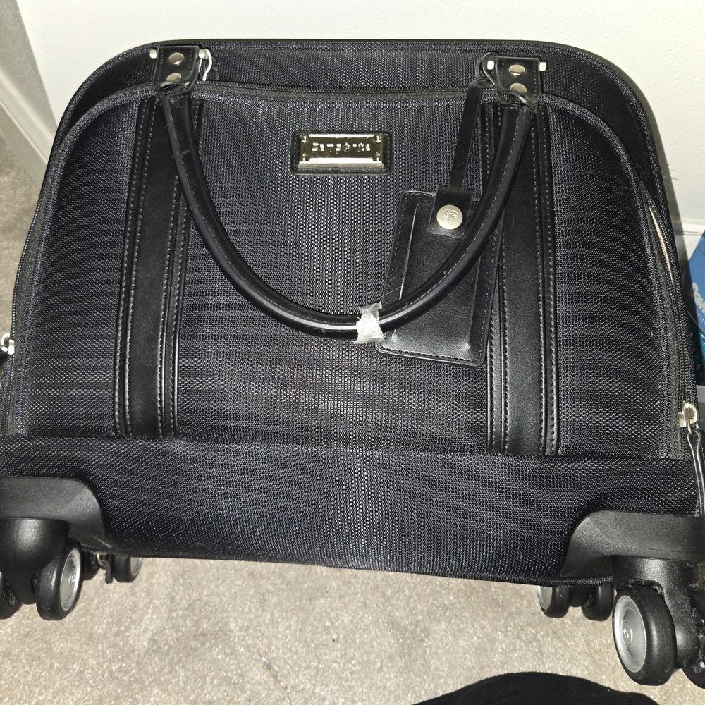 Samsonite - Black Rolling Bag